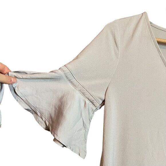 NWT! Banana republic factory grey tee with ruffle sleeves - Picture 3 of 11